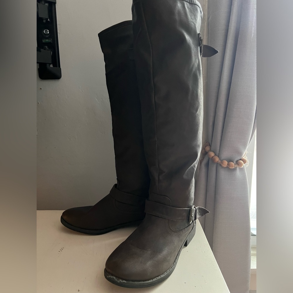 Charlotte Russe Brown Knee height boots buckle detail size 8